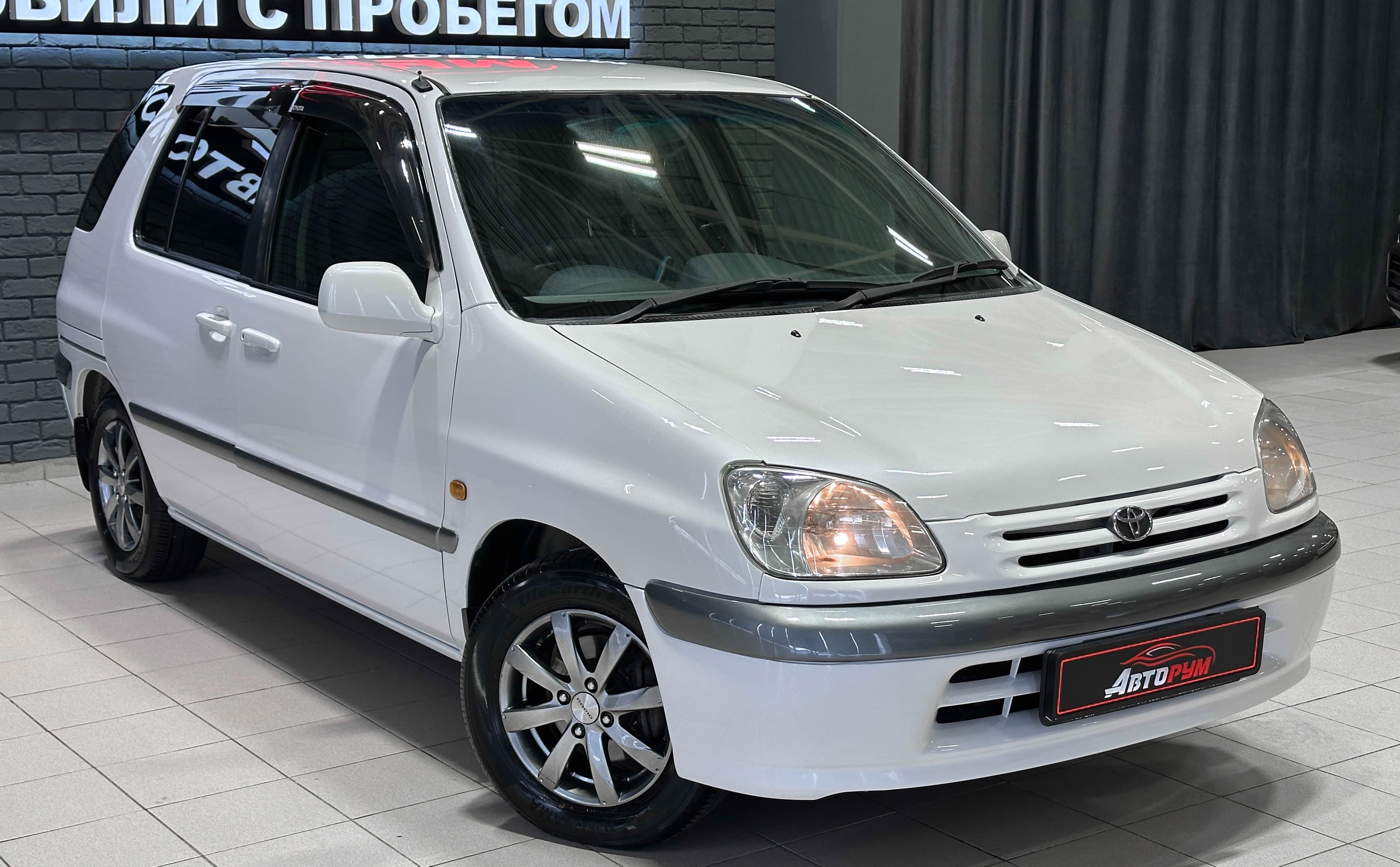 Toyota Raum - 5
